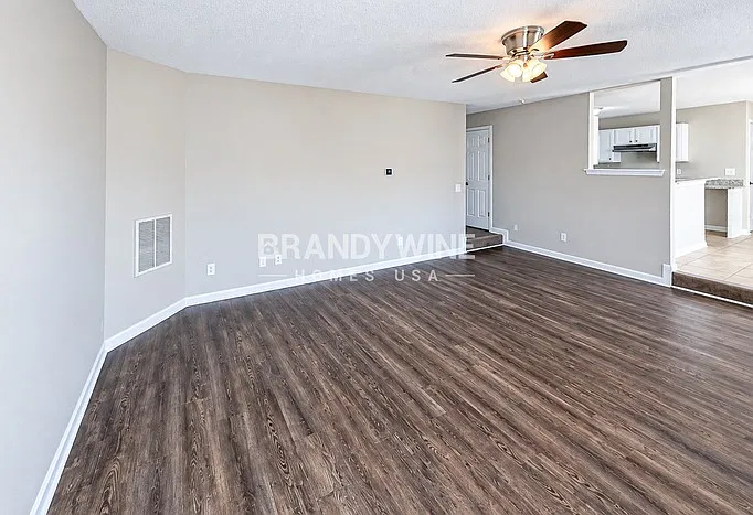 4 bed, 3.0 bath, 2712 sqft, $2,620 — Photo 4
