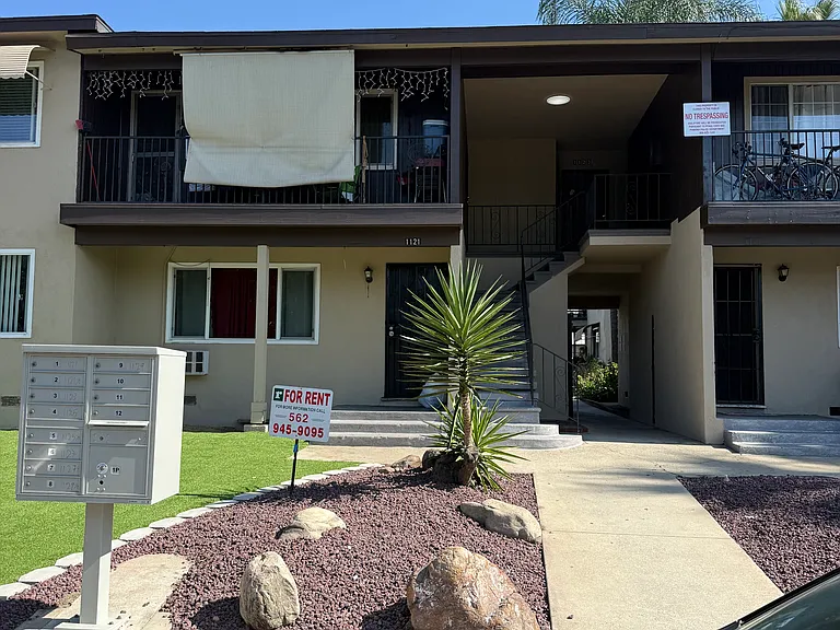 1123 E Pasadena St — Photo 1