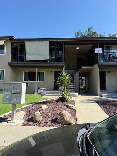 1123 E Pasadena St Photo 1
