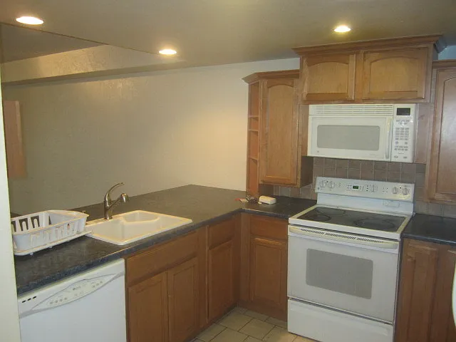 Building Photo - 805 29th St #106