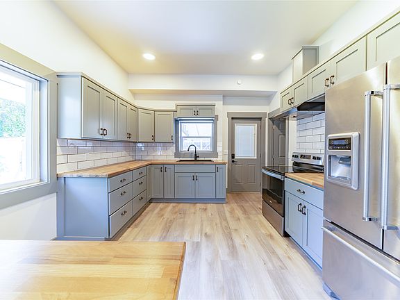 3rd image of 130 10th St E