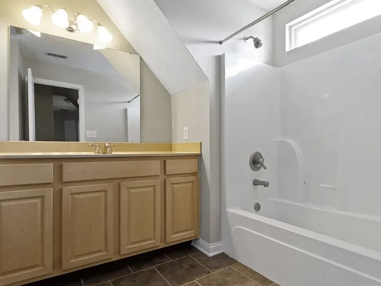 2605 Carrollton Ave — Photo 16