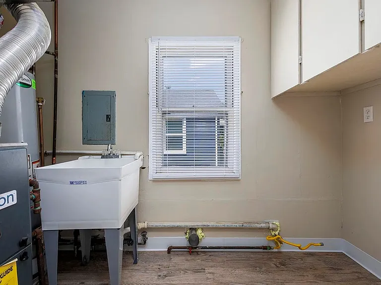 25539 Packard St — Photo 20