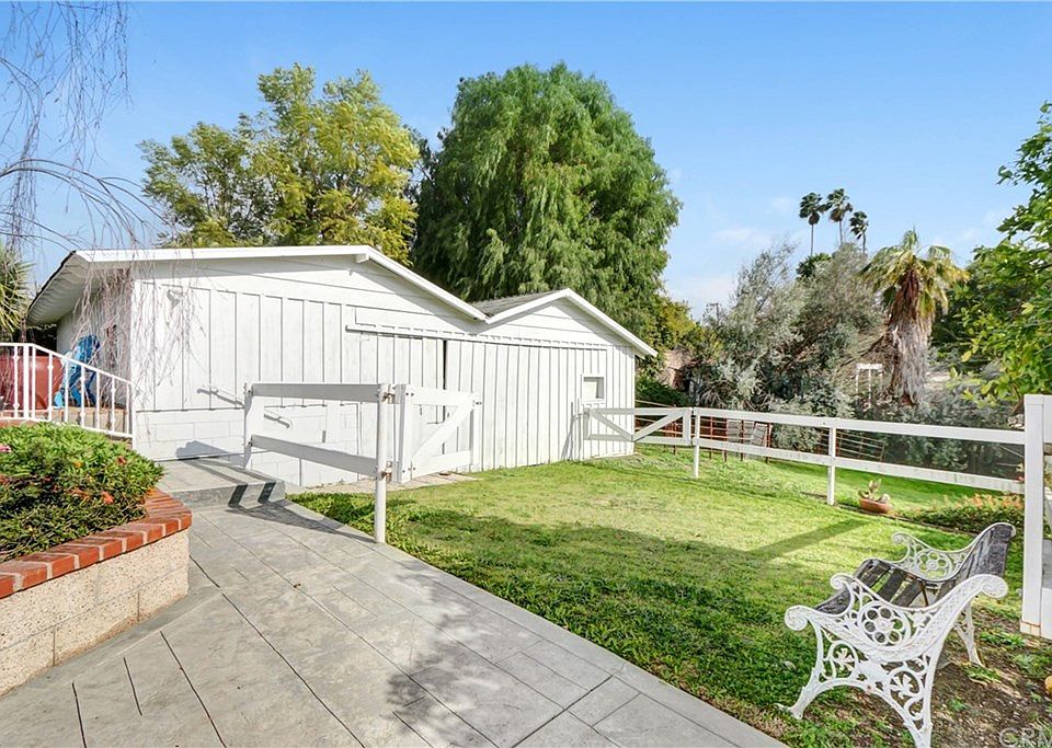 1st image of 15338 Crestaloma Ln
