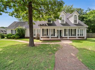 647 N Waterman Ave, Fayetteville, AR 72701