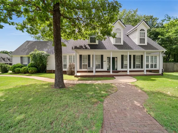 647 N Waterman Ave, Fayetteville, AR 72701