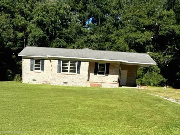 104 N Shurlington Ln, Greenwood, SC 29646