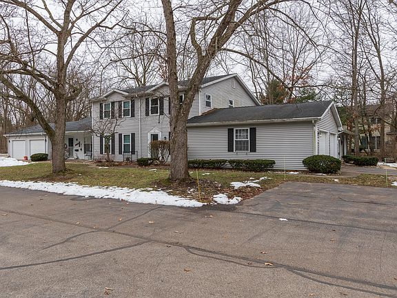 2nd image of 10214 Foxhollow Ct