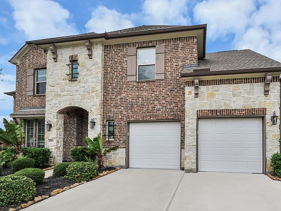 3rd image of 8803 Autumn Pine Dr