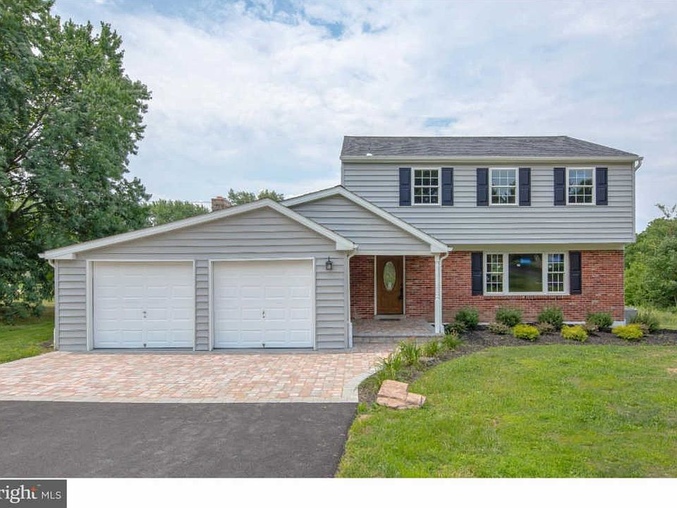 1st image of 530 McCarty Dr