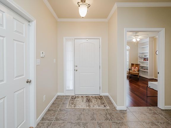 4th image of 712 Narrows Point Cir