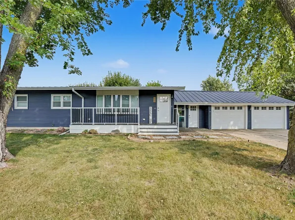 200 Isham Dr, Marion, IA 52302