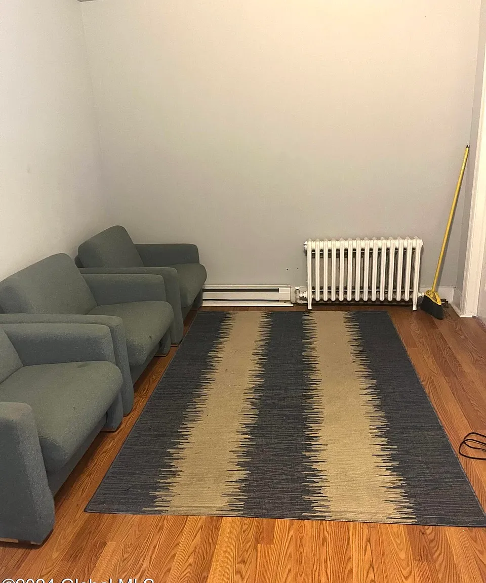 4 bed, 1000 sqft, $650 — Photo 3