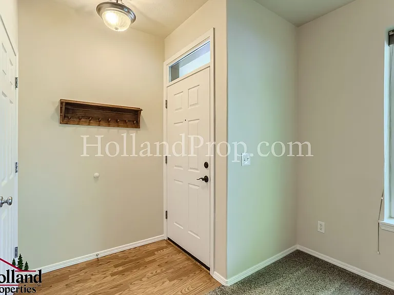 1094 SE Alika Ave — Photo 5