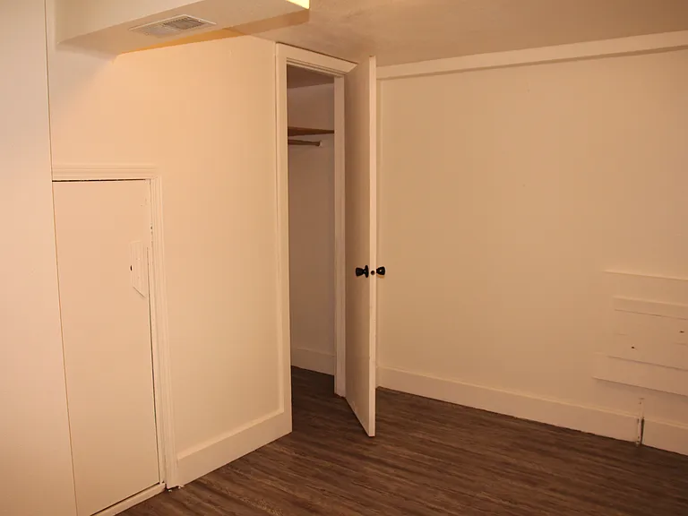 559 W Pine St — Photo 12
