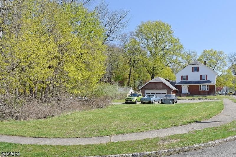 2nd image of 64 Old Middletown Rd