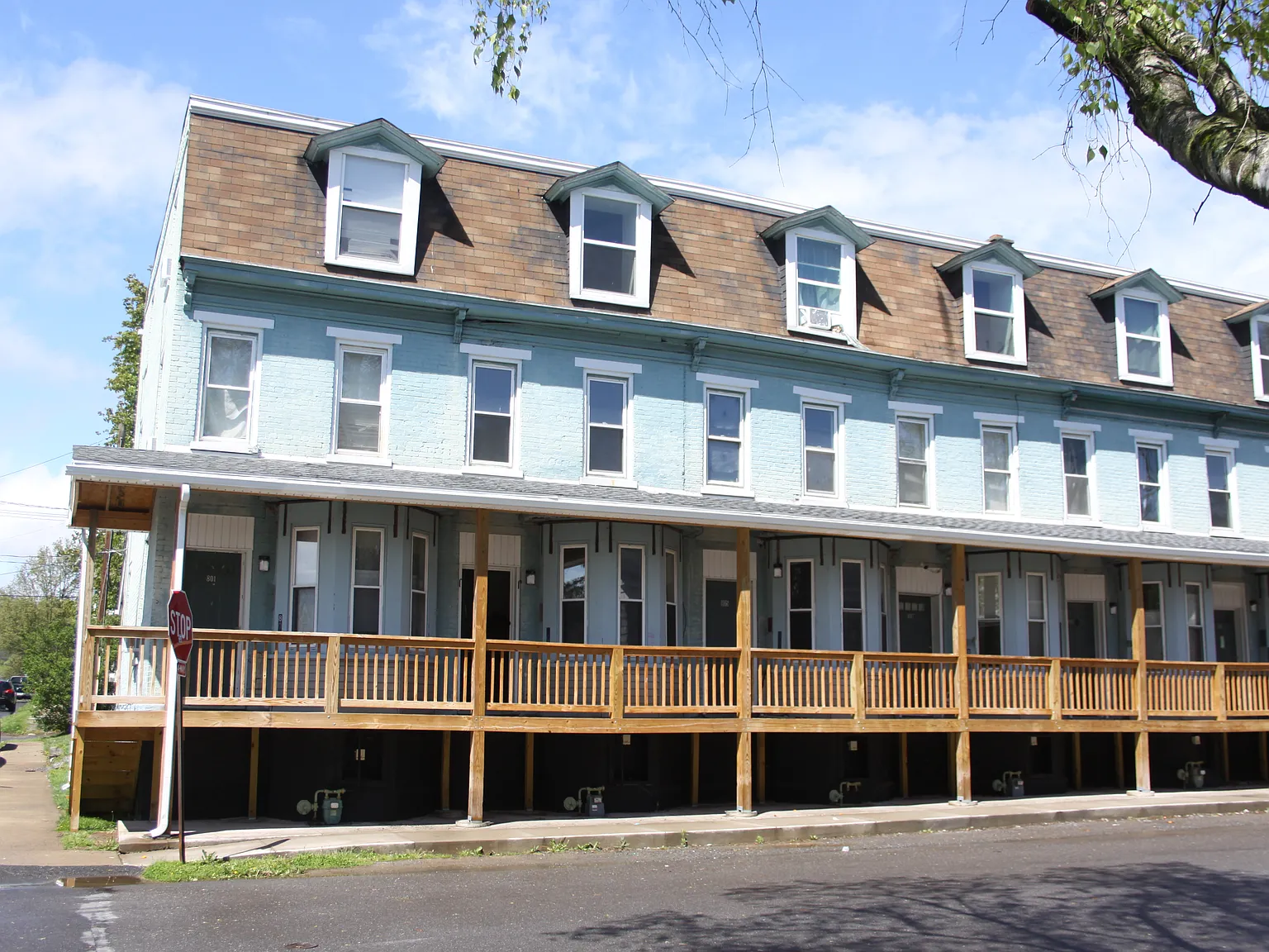2 bed, 1400 sqft, $975 — Photo 1