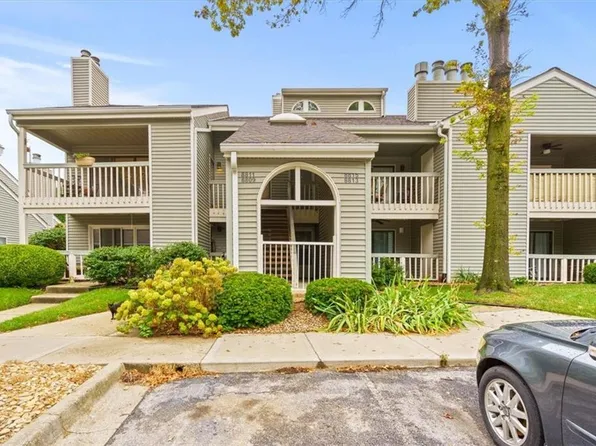 8811 W 106th Ter, Overland Park, KS 66212
