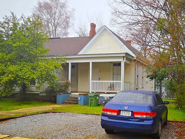 627 W Broad St — Photo 1