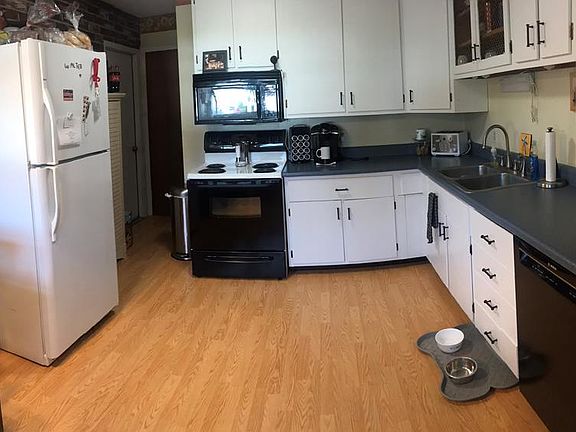 2nd image of 203 Aster Dr