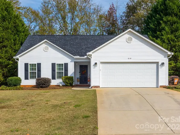 819 Prestwick Dr, Rock Hill, SC 29730