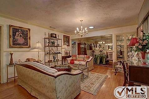 4th image of 6030 Hollis Ave