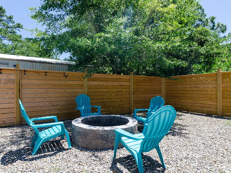 102 Moorefield Dr — Photo 4