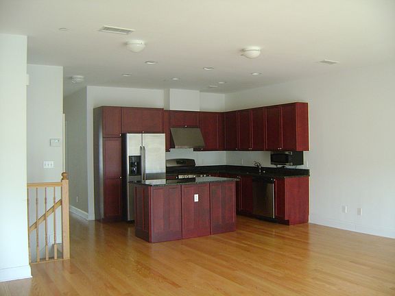 2nd image of 334 Soundview Ln #3