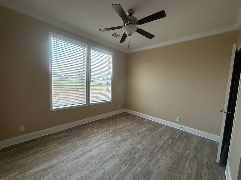 631 Imogene Dr — Photo 15