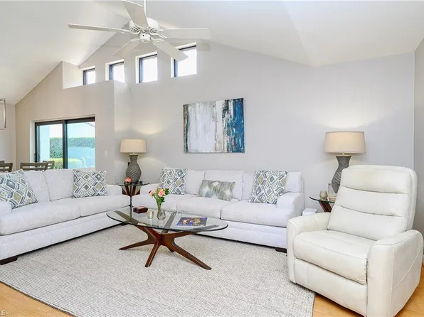 524 Beachwalk Cir, Naples, FL 34108