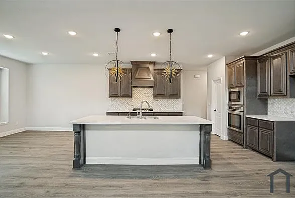 812 Woodview Ct — Photo 4