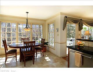 3rd image of 118 Yorkshire Dr