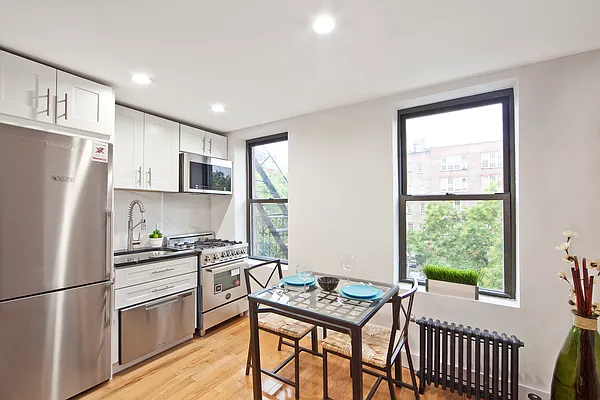 Rented by R New York | media 4