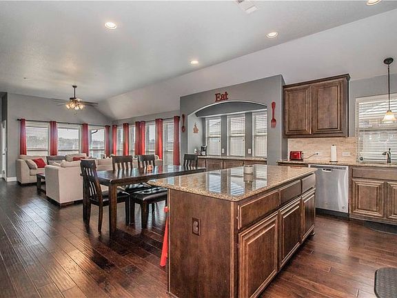 4th image of 1369 Litchfield Ln