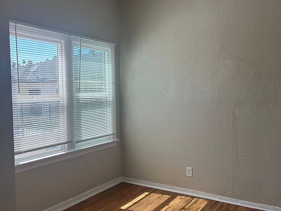 5th image of 1018 W 57th St APT 01
