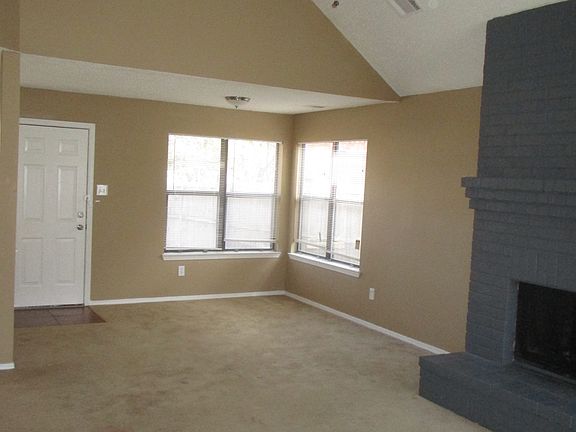 4th image of 703 Bishop St