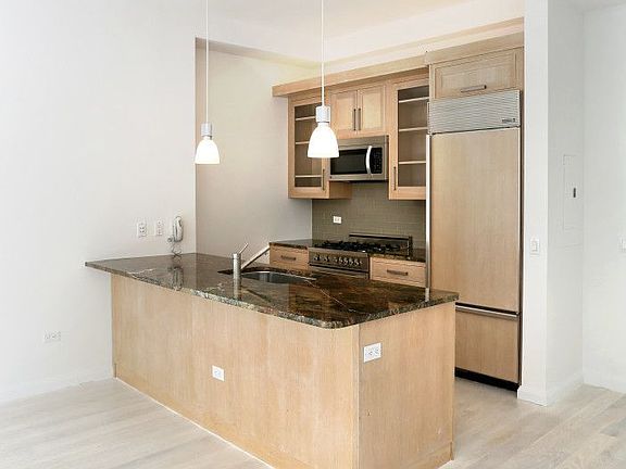 4th image of 55 Thompson St #605