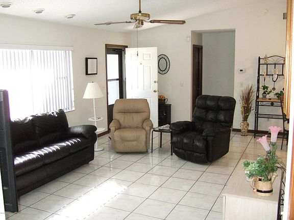 4th image of 2708 Queen Palm Dr