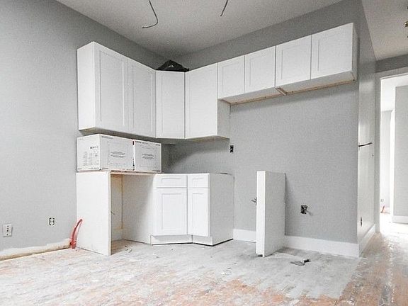 2nd image of 343 Chauncey St #3R