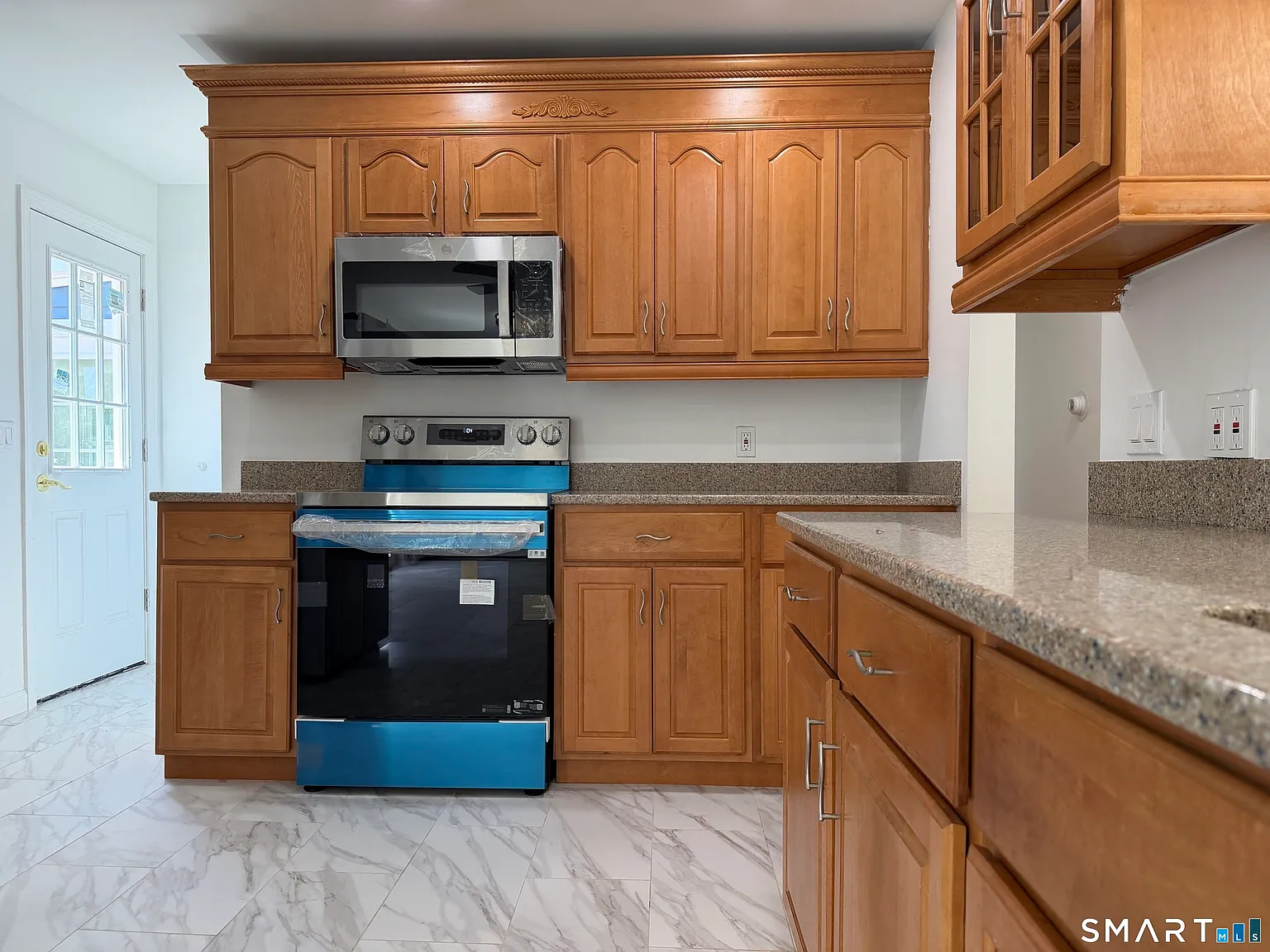 3 bed, 3.0 bath, 3208 sqft, $4,000 — Photo 4