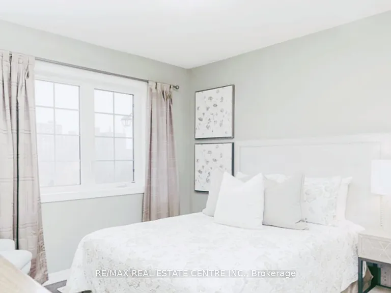 112 Hanson Cres — Photo 16