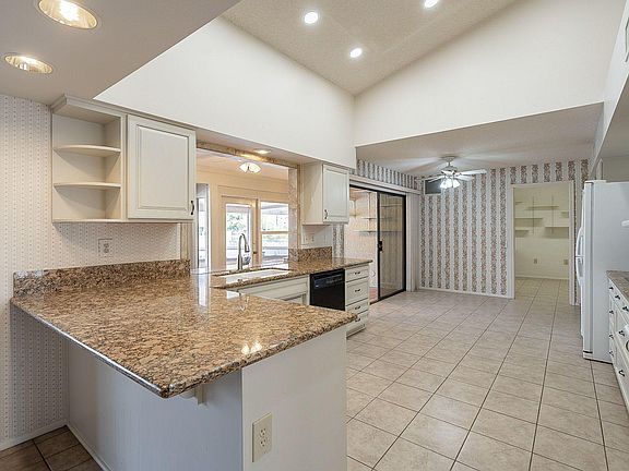 4th image of 21011 N Stonegate Dr