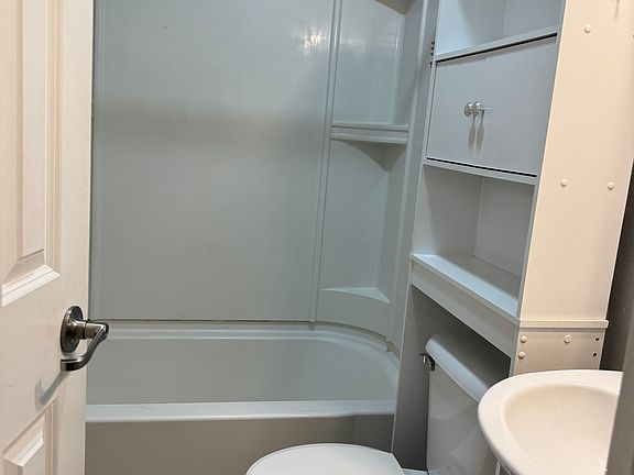 4th image of 2223 Falls Ave