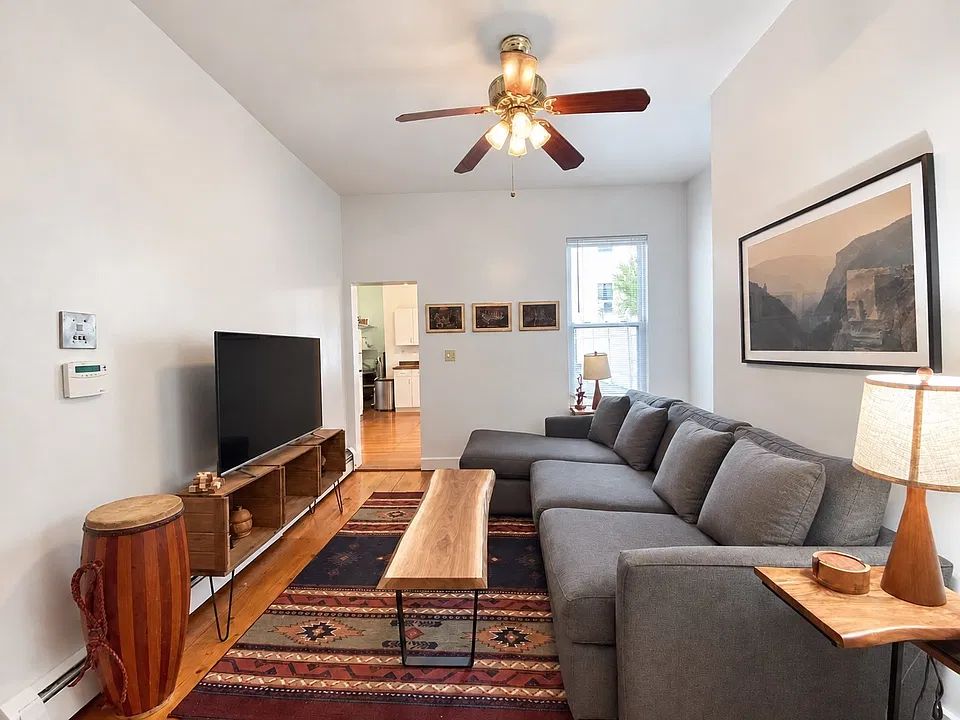 18 Cottage St #2