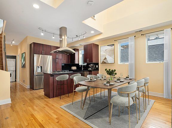 5th image of 945 N Honore St #3
