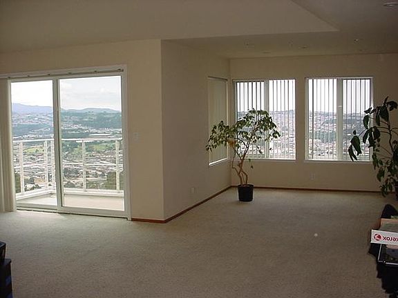 5th image of 571 Pointe Pacific Dr