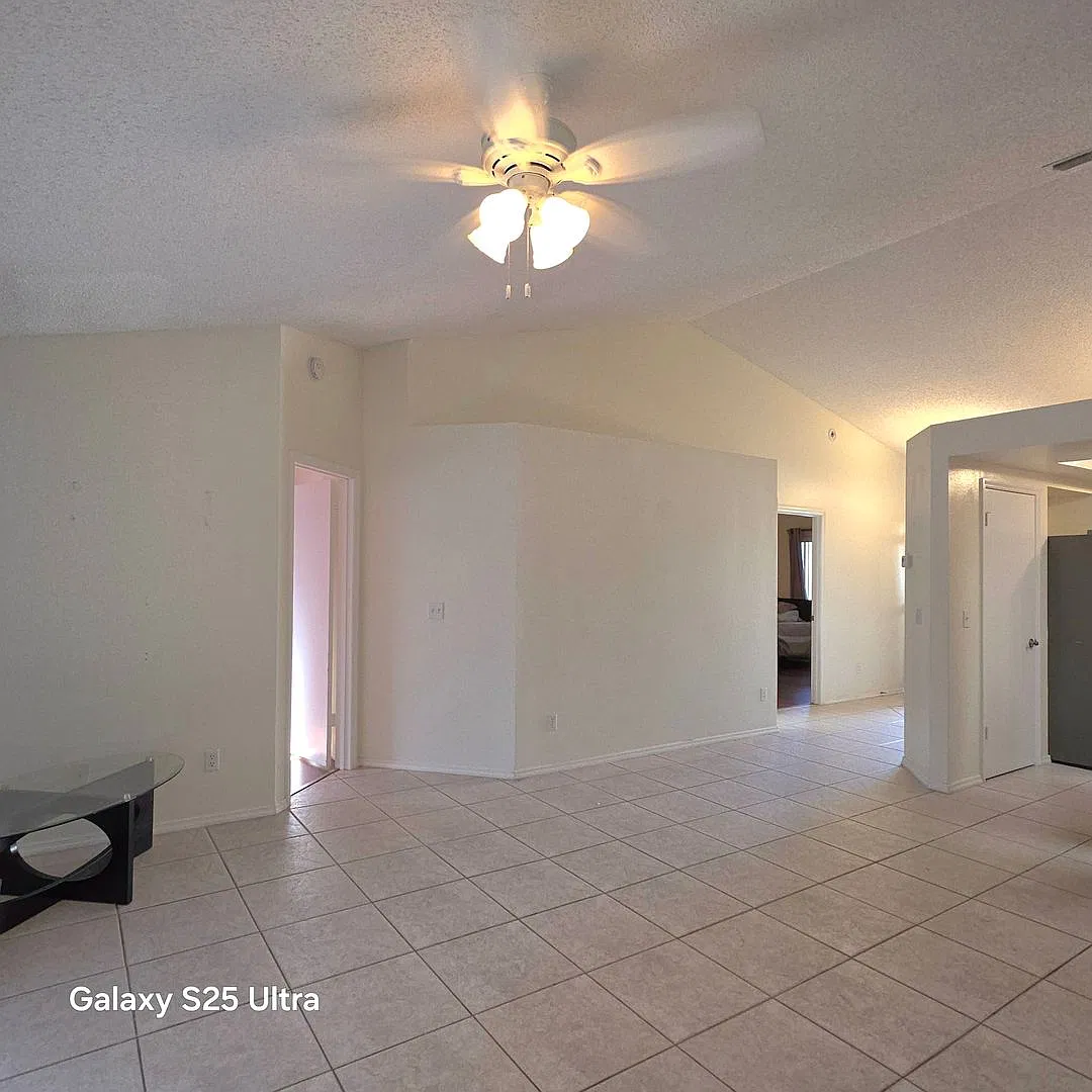 2-Bedroom Townhome with Private Courtyard and Screened Porch — Photo 3