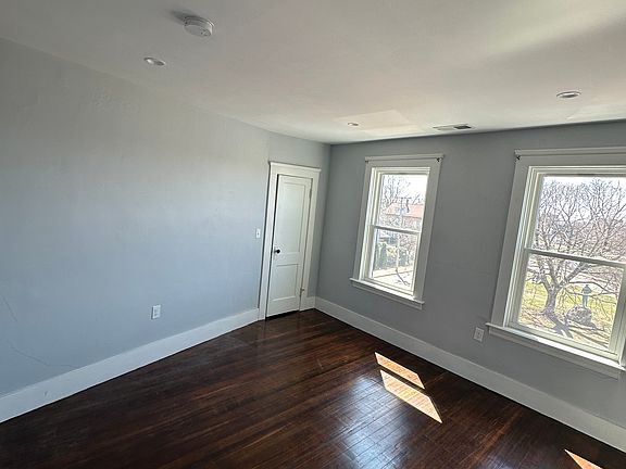 4th image of 16 Spring St Floor 3
