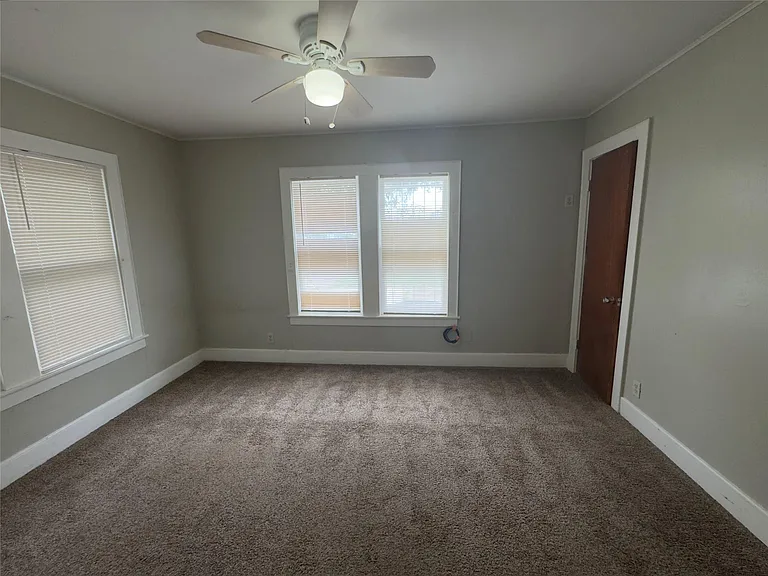 306 E Bowie St — Photo 21