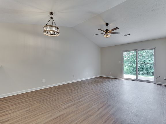 4th image of 815 Ashton Park Dr